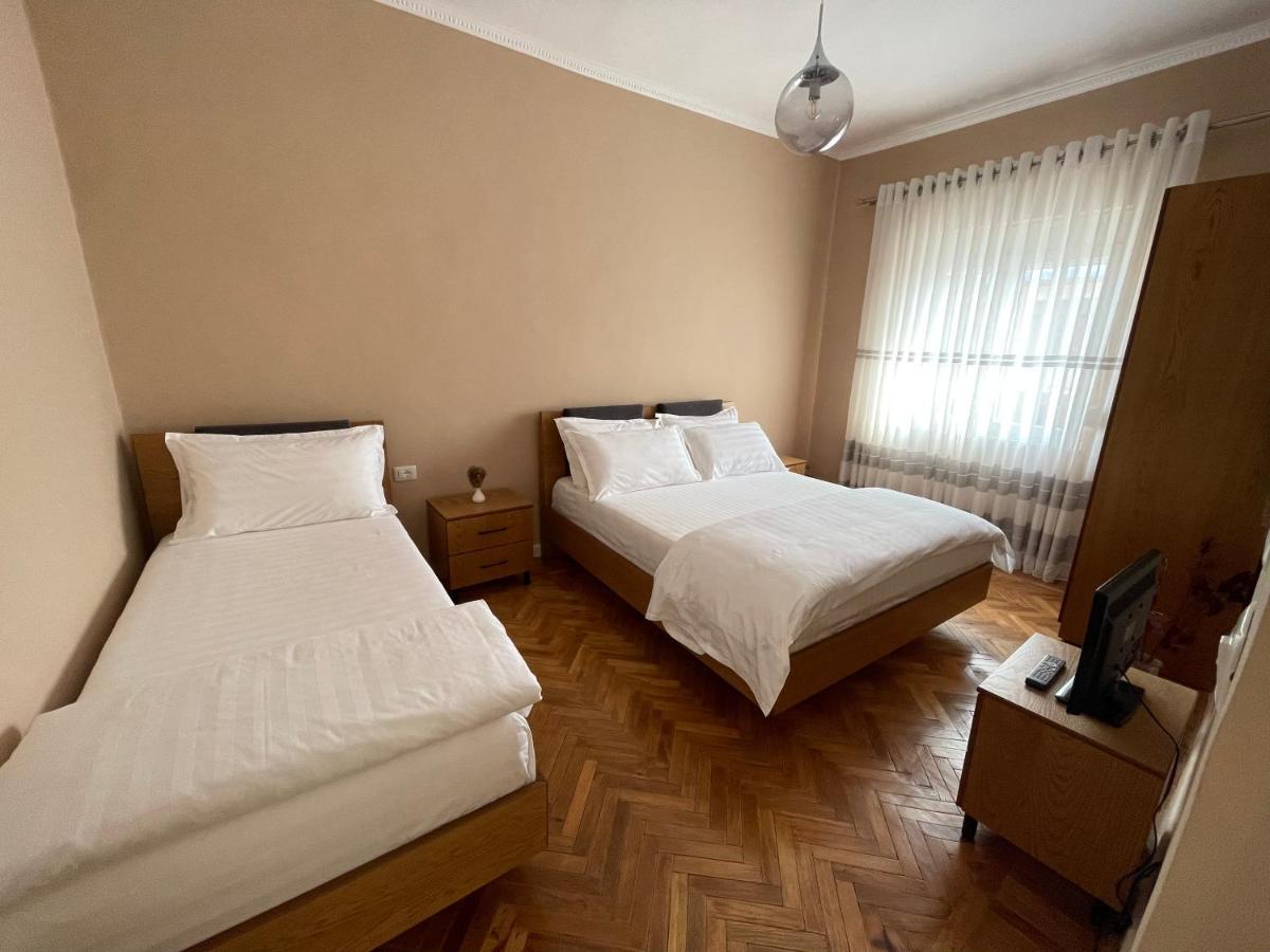 Joni & Joy Center Apartment Berat Exterior foto